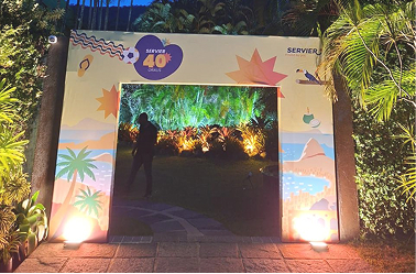 Pórtico de entrada personalizado para evento corporativo